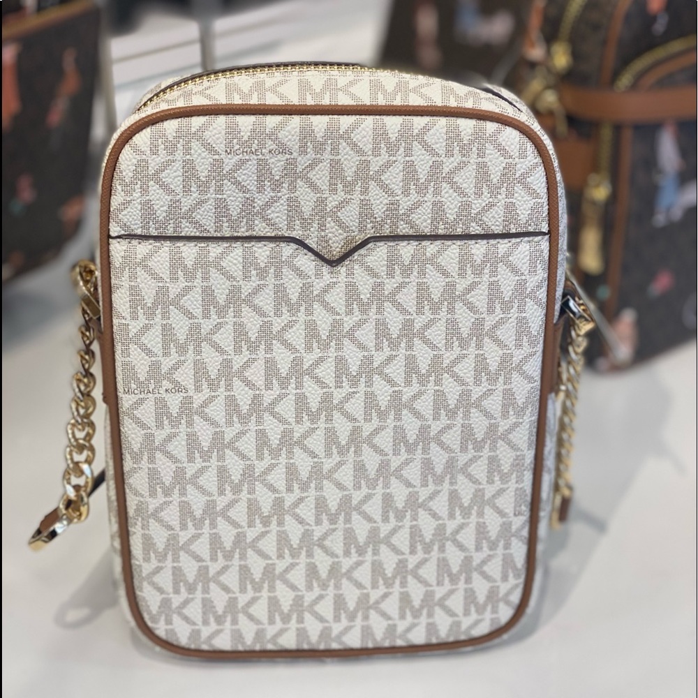 Michael Kors Flight Crossbody Vanilla - Picture 8 of 8